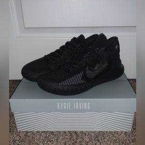 Men’s Black Nike Kyrie Flytrap 5 Basketball Shoe